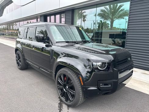 Used 2023 Land Rover Defender 110 X AWD/4WD image 4