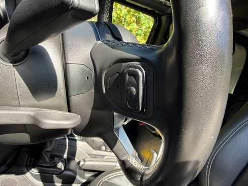 Used 2021 Jeep Gladiator Overland w/ Popular Equipment Package image 15