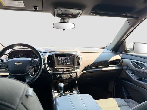 Used 2022 Chevrolet Traverse LT FWD image 19