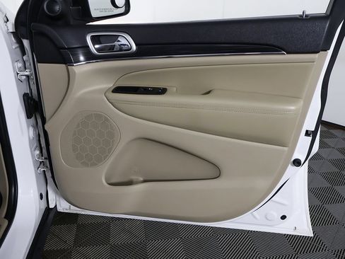 Used 2019 Jeep Grand Cherokee Limited AWD/4WD image 25