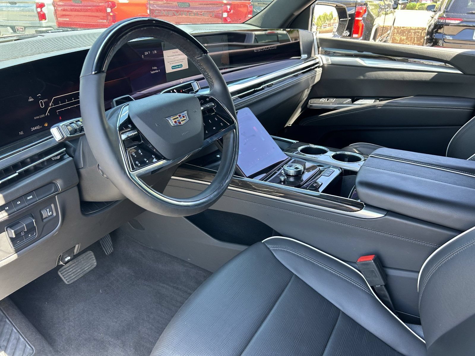 Certified 2025 Cadillac Escalade ESV Premium Luxury w/ LPO, Floor Liner Package AWD/4WD image 25