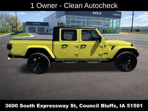 Used 2023 Jeep Gladiator Sport AWD/4WD image 2