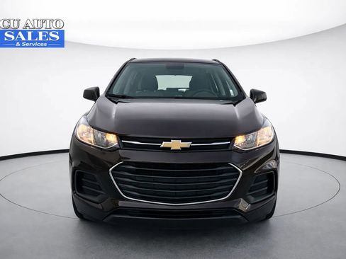 Used 2020 Chevrolet Trax LS image 2