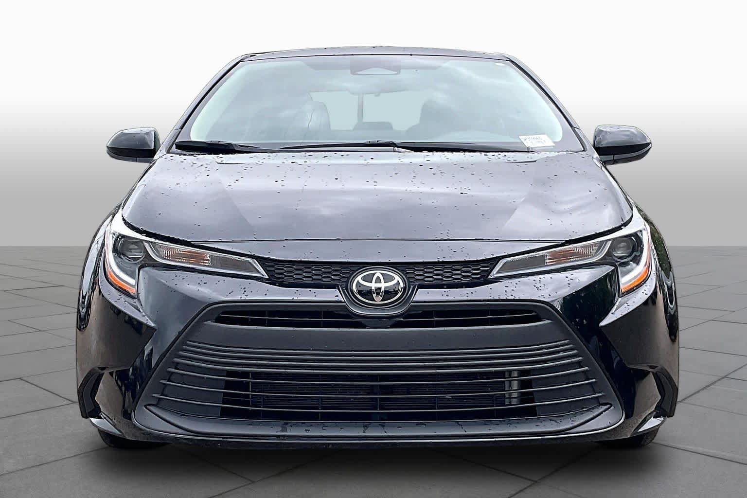 Used 2025 Toyota Corolla LE FWD image 4