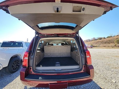 Used 2018 Chevrolet Suburban LT w/ Luxury Package image 16