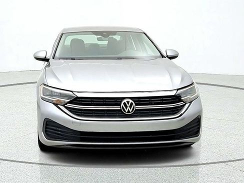 Used 2024 Volkswagen Jetta SE FWD image 2