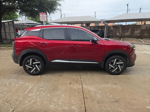 Used 2026 Nissan Kicks SV w/ SV Premium Package FWD image 2
