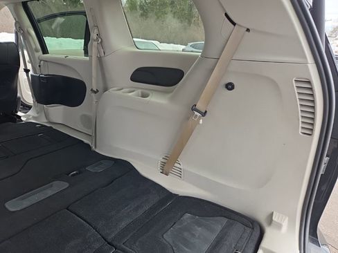 Used 2023 Chrysler Pacifica Touring-L FWD image 34