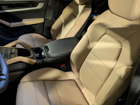 New 2026 Porsche Cayenne image 18