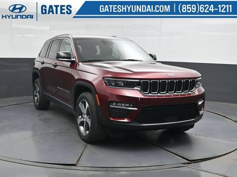 Used 2023 Jeep Grand Cherokee Limited AWD/4WD image 4