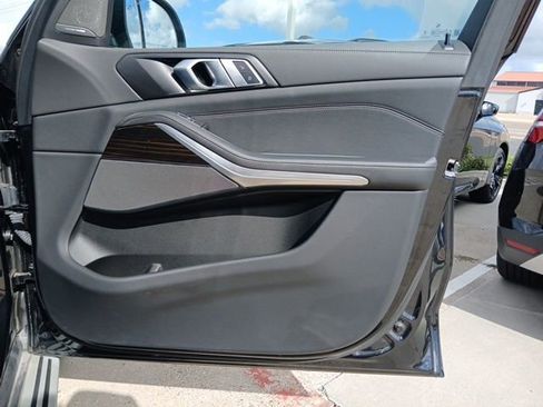 Used 2025 BMW X5 xDrive50e image 17