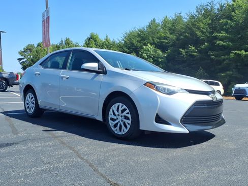 Used 2017 Toyota Corolla LE FWD image 8
