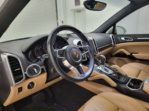 Used 2018 Porsche Cayenne Platinum Edition image 35