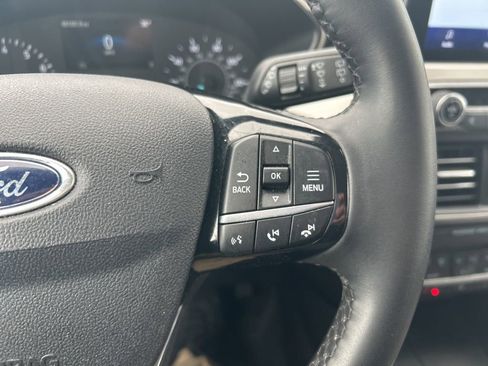 Used 2022 Ford Escape SE w/ Cold Weather Package image 9