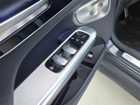 Used 2026 Mercedes-Benz GLC 300 4MATIC image 23
