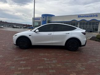 Used 2026 Tesla Model Y 2WD video 3