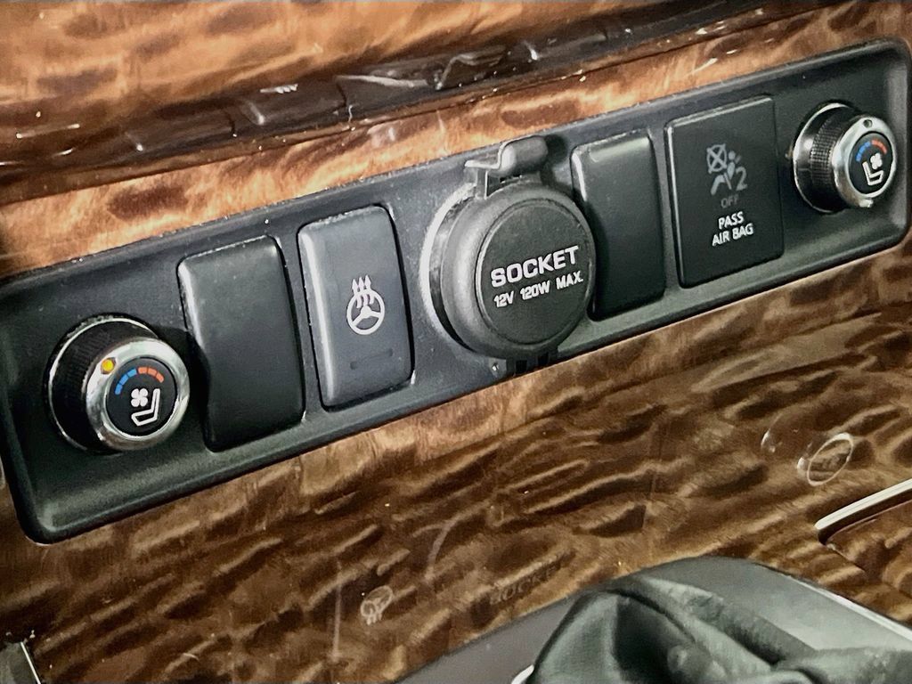 Used 2017 Nissan Armada Platinum w/ Captain Seat Package AWD/4WD image 12