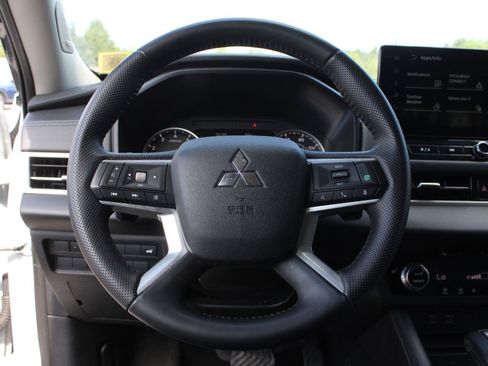 Used 2025 Mitsubishi Outlander SE AWD/4WD image 10