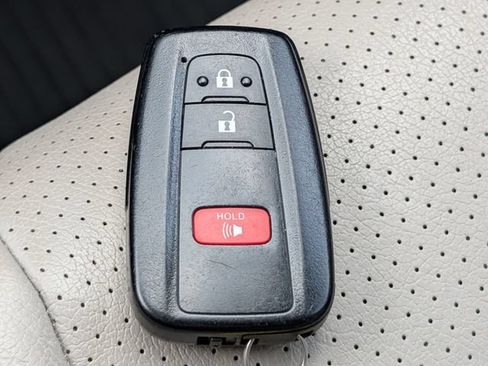 Used 2021 Toyota RAV4 XLE FWD image 30