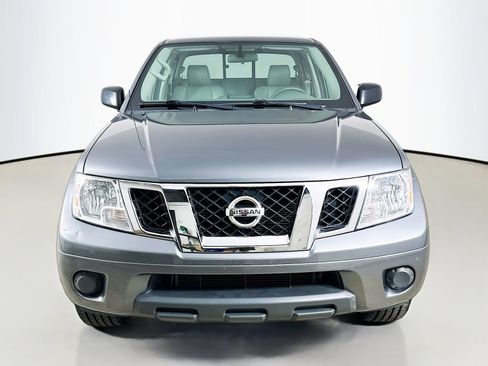 Used 2019 Nissan Frontier SV RWD image 2