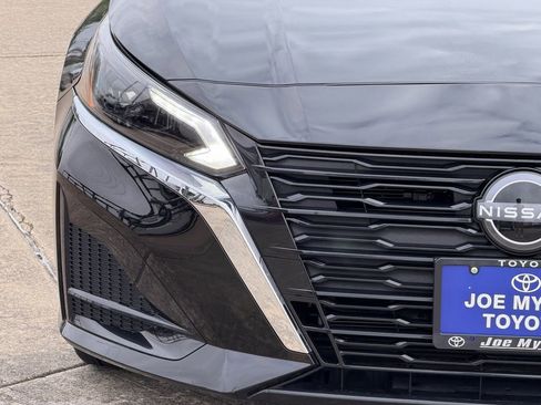 Used 2025 Nissan Altima 2.5 SV FWD image 5
