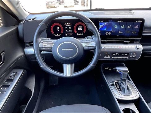Used 2025 Hyundai Kona SEL AWD/4WD image 5
