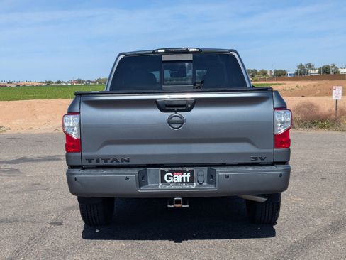Used 2017 Nissan Titan SV image 4