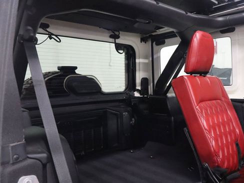 Used 2019 Jeep Wrangler Unlimited Sahara w/ Quick Order Package 24M Moab AWD/4WD image 29