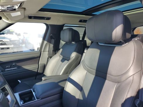 Used 2024 Land Rover Range Rover Autobiography image 12