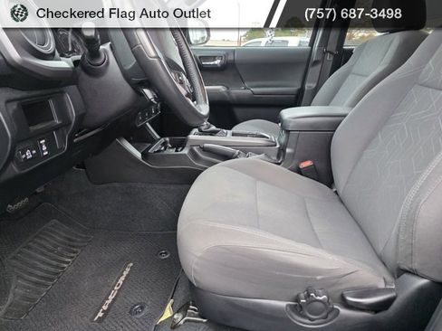 Used 2016 Toyota Tacoma TRD Sport image 18