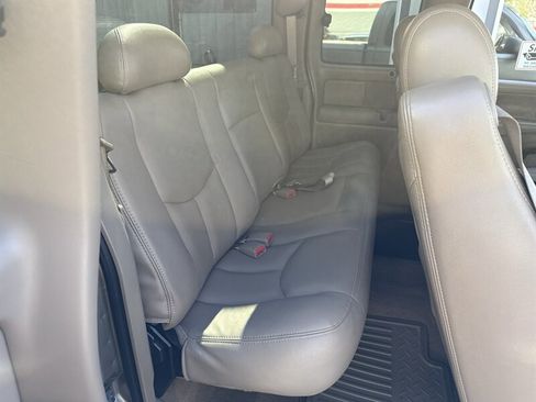 Used 2003 GMC Sierra 2500 SLT w/ SLT Preferred Equipment Group AWD/4WD image 16