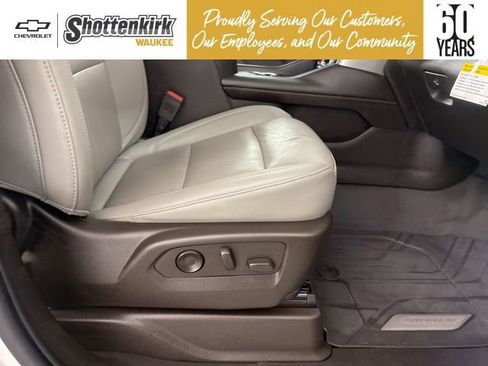 Used 2022 Chevrolet Tahoe LT w/ Luxury Package image 18