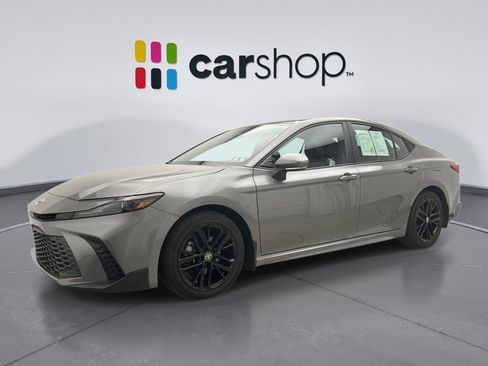 Used 2025 Toyota Camry SE w/ Convenience Package FWD image 1