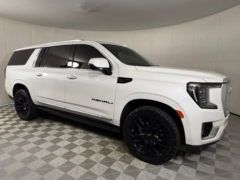 Used 2023 GMC Yukon XL Denali RWD image 10