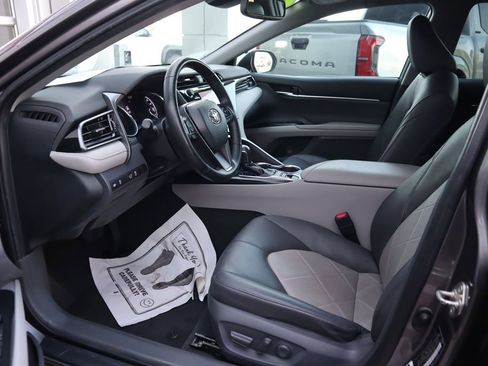 Used 2019 Toyota Camry SE image 18