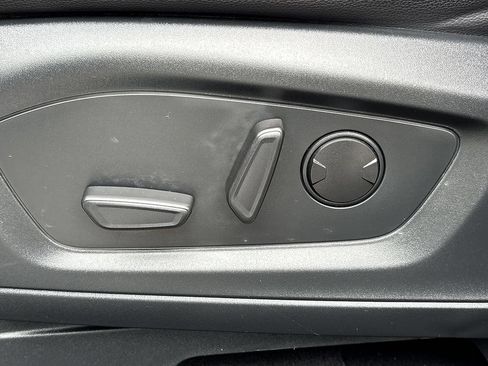 Used 2024 Ford Explorer Limited AWD/4WD image 16