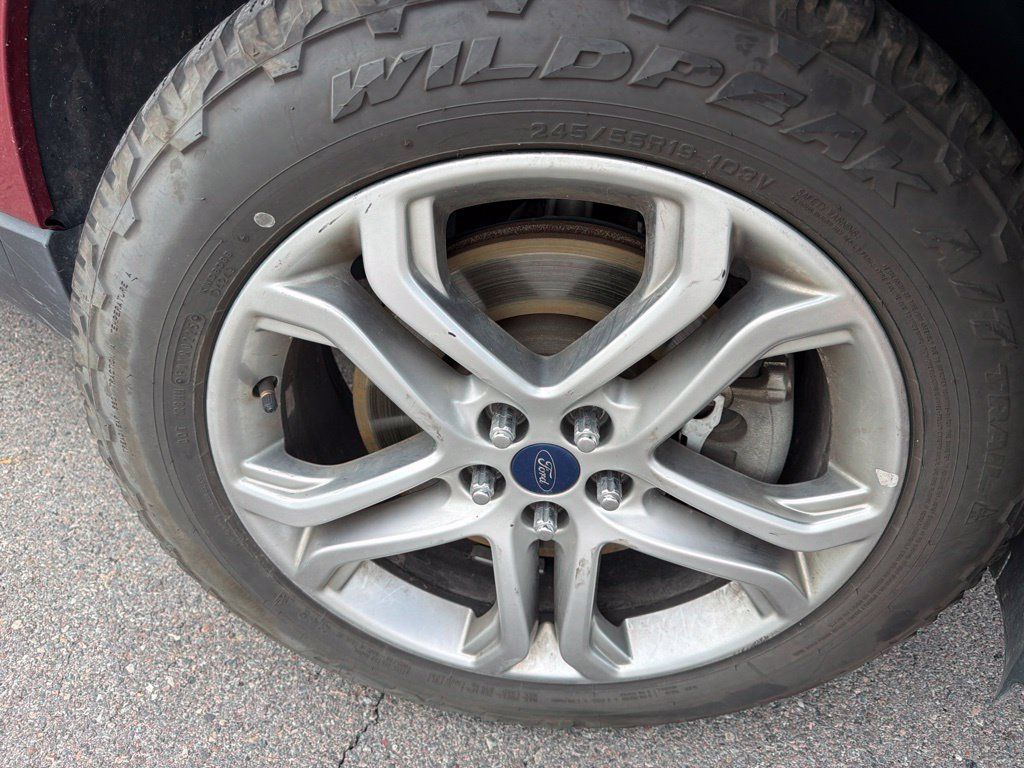 Used 2016 Ford Edge Titanium w/ Technology Package AWD/4WD image 3