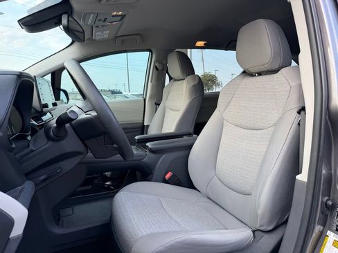 Used 2022 Toyota Sienna LE FWD image 10