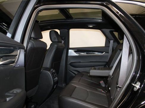 Used 2025 Cadillac XT5 Premium Luxury image 11