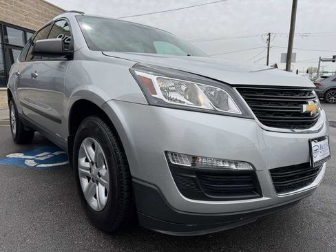 Used 2017 Chevrolet Traverse LS FWD image 3