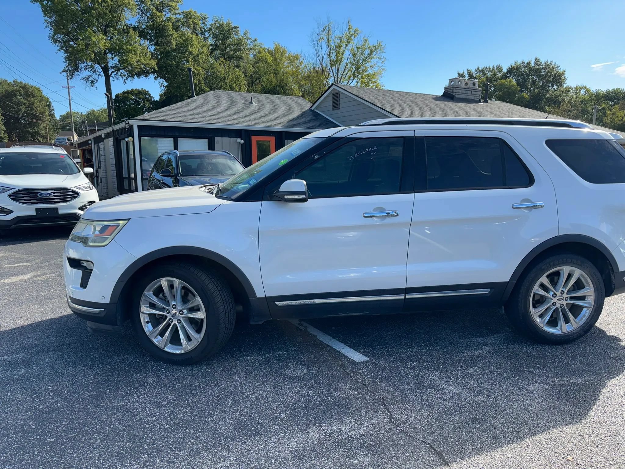 Used 2018 Ford Explorer Limited w/ Equipment Group 301A FWD image 2