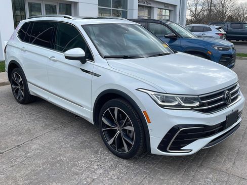 Used 2024 Volkswagen Tiguan SEL R-Line image 3