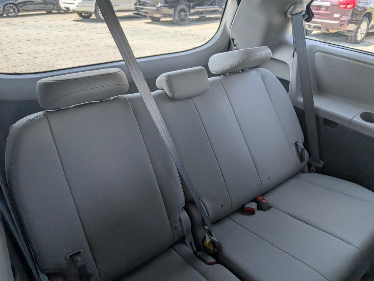 Used 2017 Toyota Sienna XLE w/ XLE Navigation Package FWD image 24