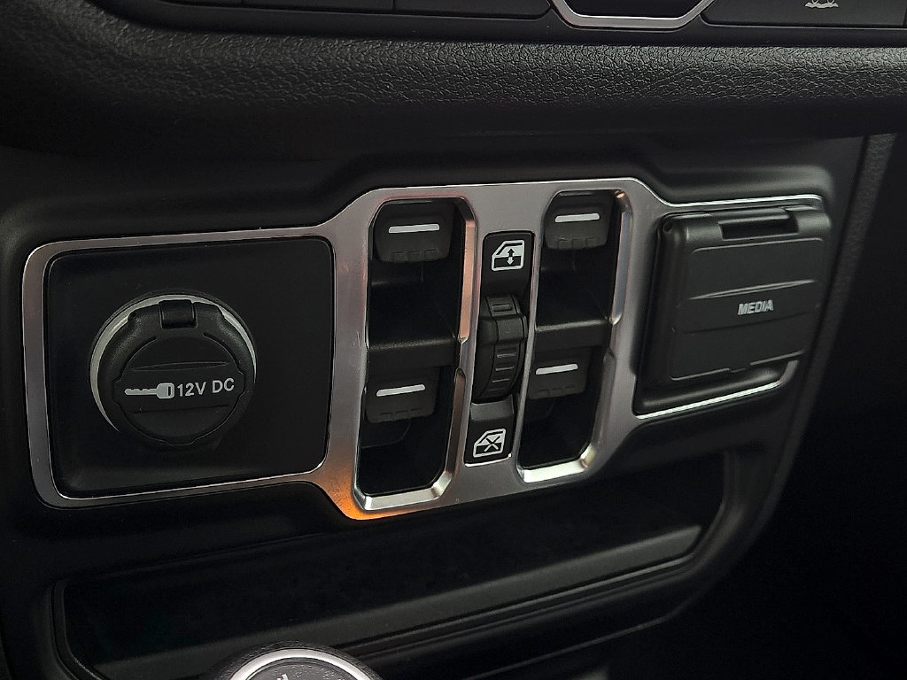 Used 2025 Jeep Gladiator Sport AWD/4WD image 14