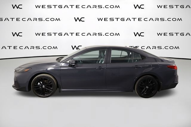 Used 2025 Toyota Camry SE w/ Convenience Package FWD image 5