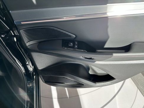 Used 2025 Jeep Wagoneer S Launch Edition image 16