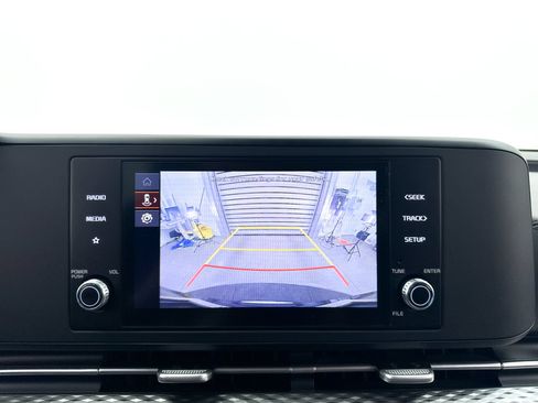 Used 2023 Kia Carnival LX FWD image 24