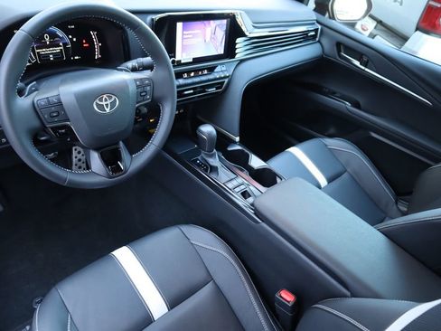 Certified 2025 Toyota Camry SE image 9