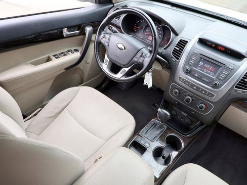 Used 2015 Kia Sorento LX image 15