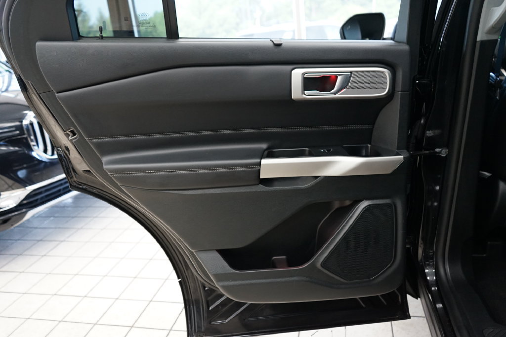 Used 2023 Ford Explorer Limited w/ Equipment Group 301A AWD/4WD image 49